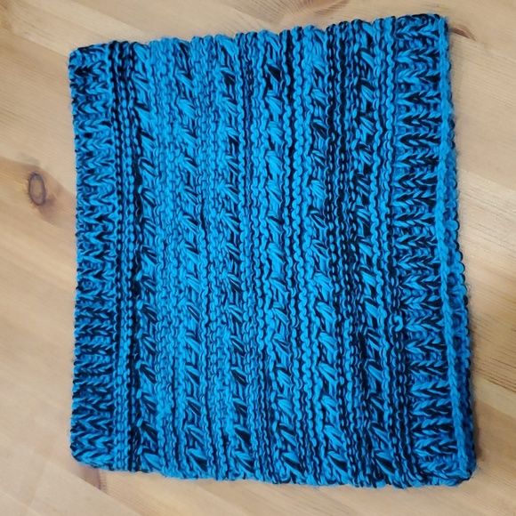 Scarf/ neck cowl - Picture 1 of 3